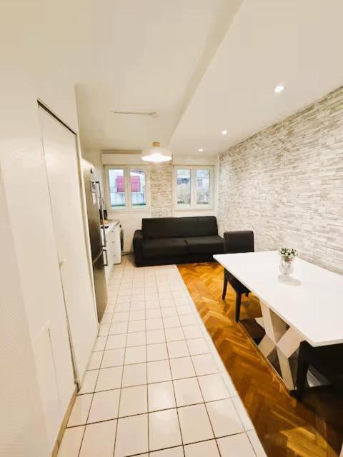 Mini-Studio Avec Kitchenette Ou Chambre Confort Avec Frigo Et Tv - Parking En Option Sur Resa ! 沙维尔 外观 照片